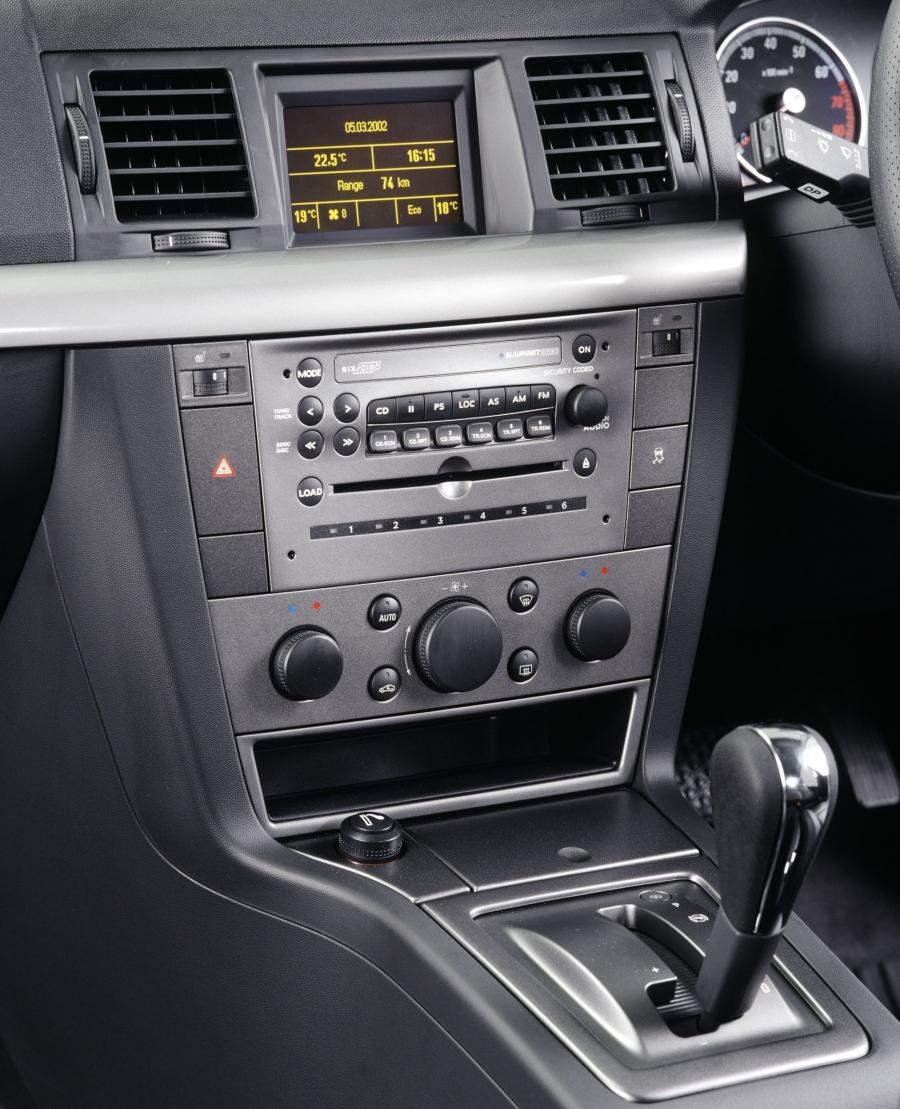 Holden Vectra 2004 года  (фото 12 из 26)